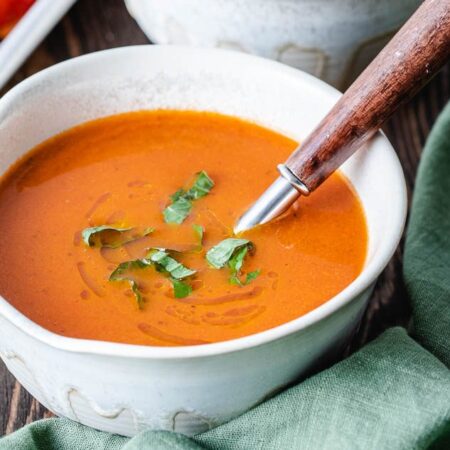Sopa de Tomate e Manjericão