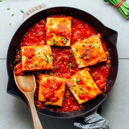 [VEGAN] Tofu com Molho de Tomate e Manjericão