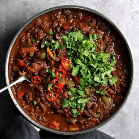 [VEGAN] Chili de Feijão Preto e Espinafres
